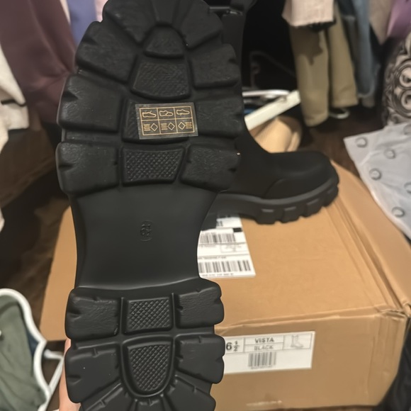 Journee collection vista boot in black size 6.5 - Picture 3 of 4